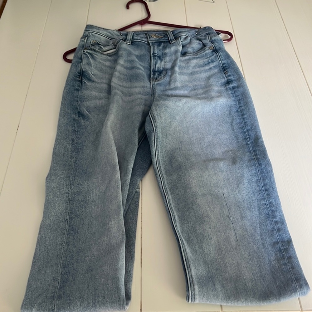 American Eagle Light/Medium Wash Jeans